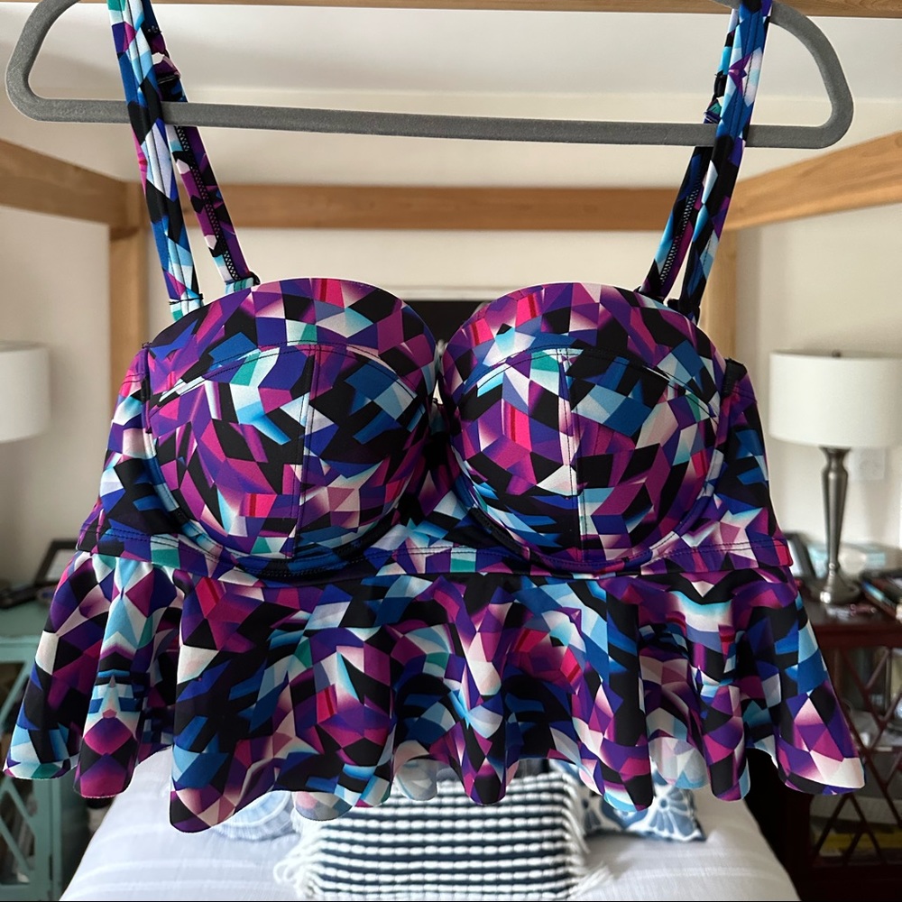 Torrid size 0 (10/12) geo print peplum type bikini top with flounce